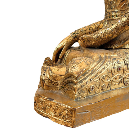 Seitliches Detail der Bhumisparsha-Mudra und der eingelegten Gewänder