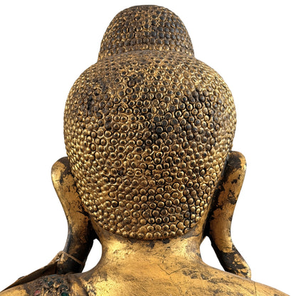 Vollständige Rückansicht des vergoldeten hölzernen Shan-Buddhas