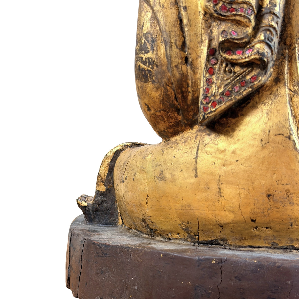 Detail des Holzsockels und der Altersrisse an der Unterseite der Figur