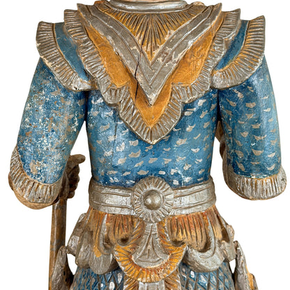 Birmanische Nat-Figur: blauer Rücken mit silberfarbenen Motiven und breitem Kragen