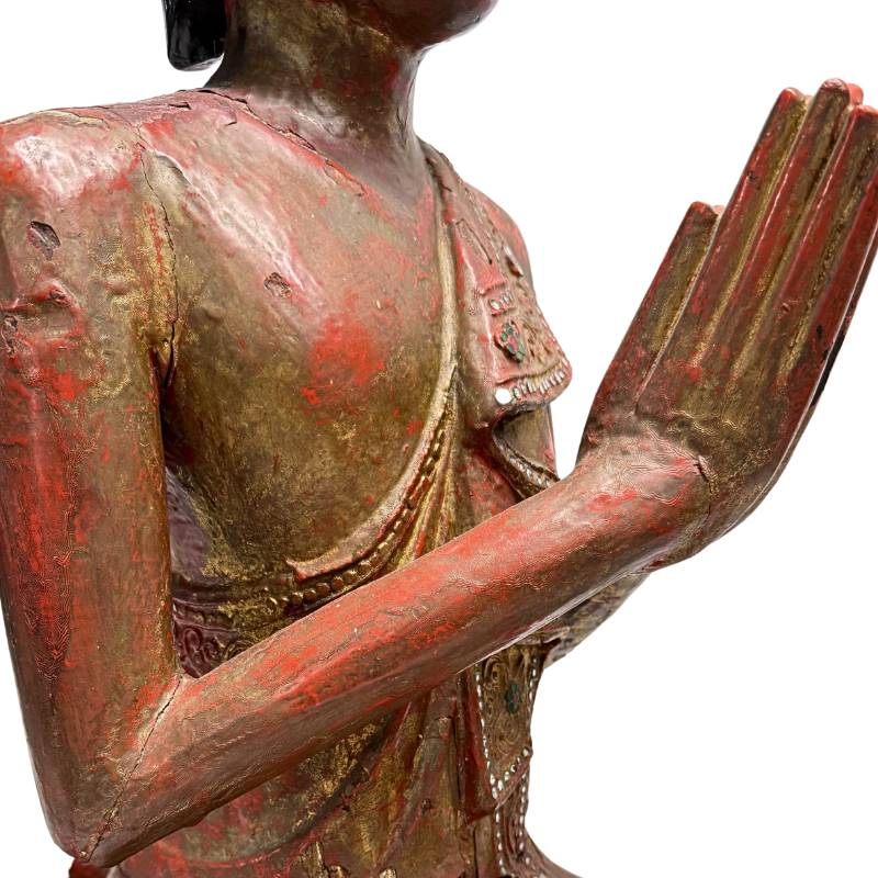 Burmesische Tempelstatue eines Mönchs in Gebetshaltung