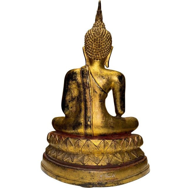 Buddha in einer erdberührenden Haltung aus Thailand als Symbol innerer Stärke und Standhaftigkeit