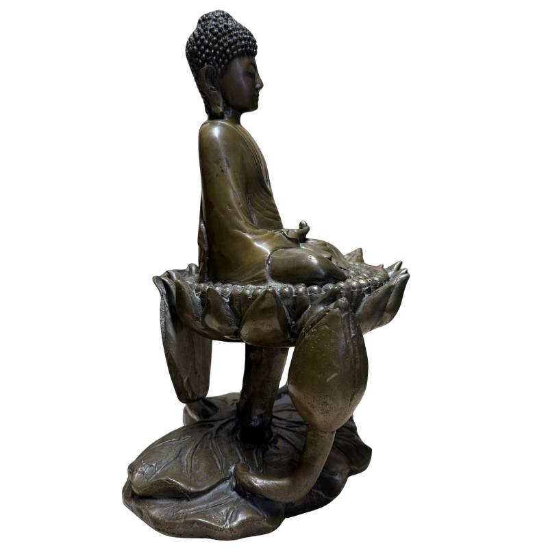 Bronzene Buddha-Statue als Symbol für inneren Frieden, Konzentration und Klarheit
