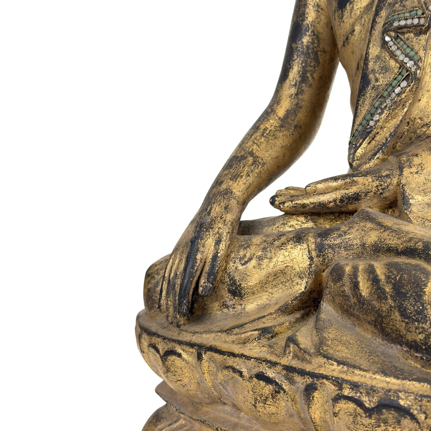 Buddha aus Myanmar in traditioneller Tempelkunst
