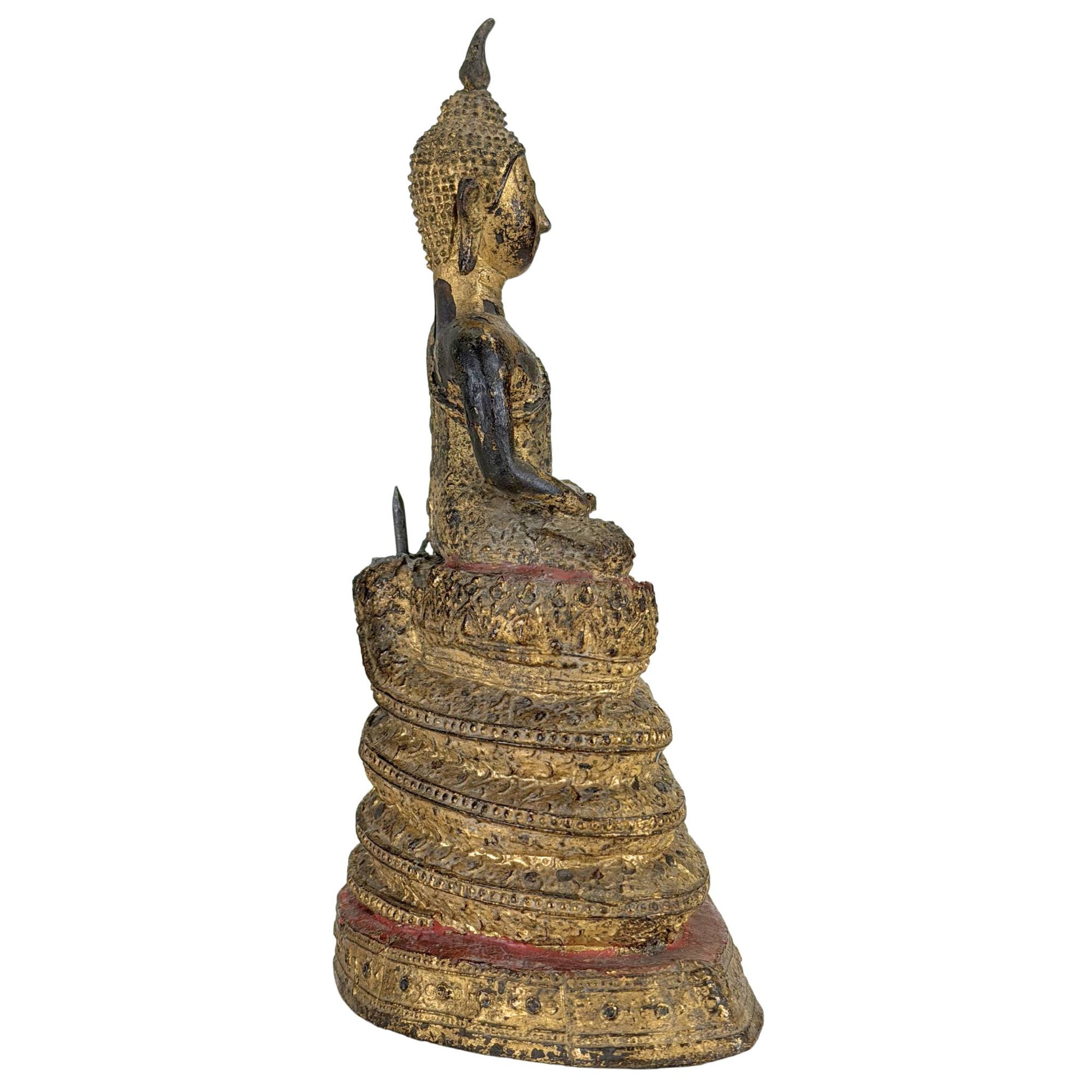 Buddha unter einer Muchalinda-Schlange aus Thailand mit antik vergoldeter Oberfläche