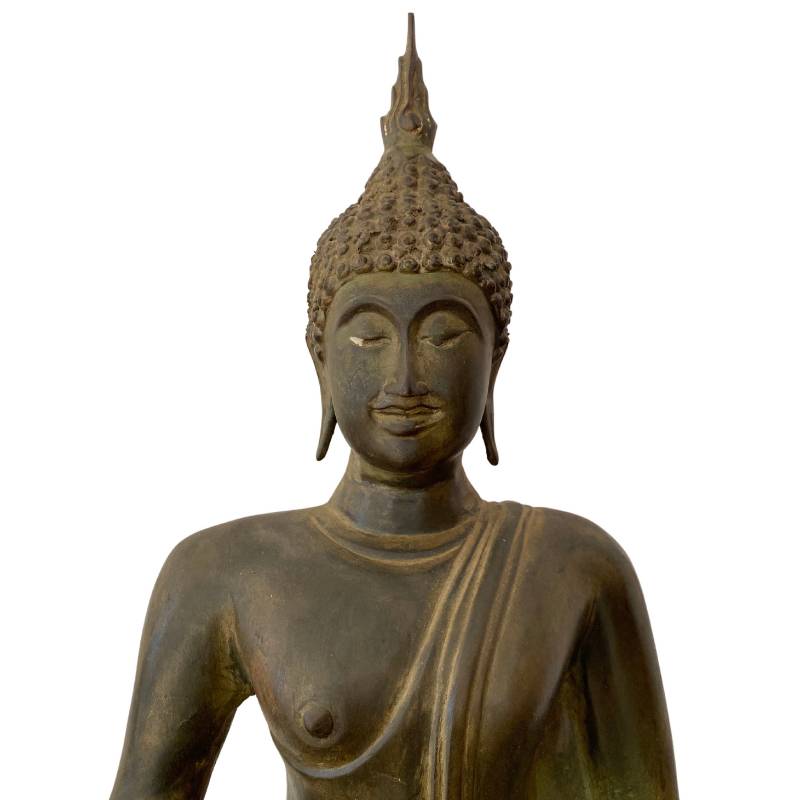 Historische thailändische Buddha-Statue aus einer Tempelumgebung