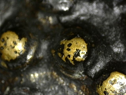 Buddha‑Kopf aus Nepal mit Resten von Quecksilbervergoldung und stabiler Kupferoxid‑Patina