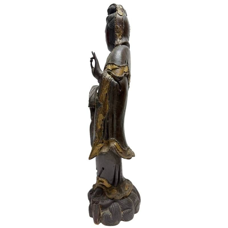 Buddhistische Guanyin-Holzstatue aus China