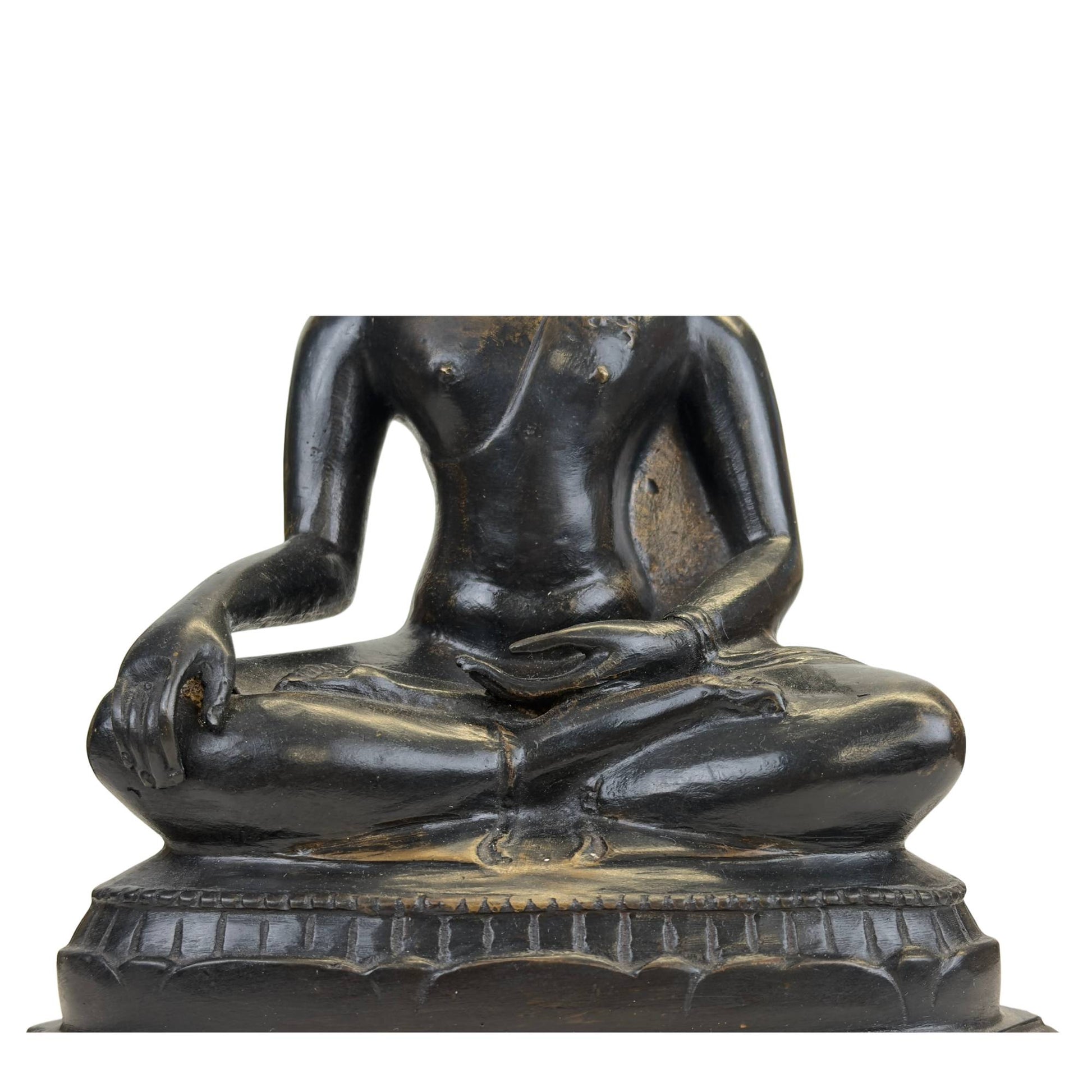 Thailändische Buddha-Skulptur aus der buddhistischen Kunsttradition