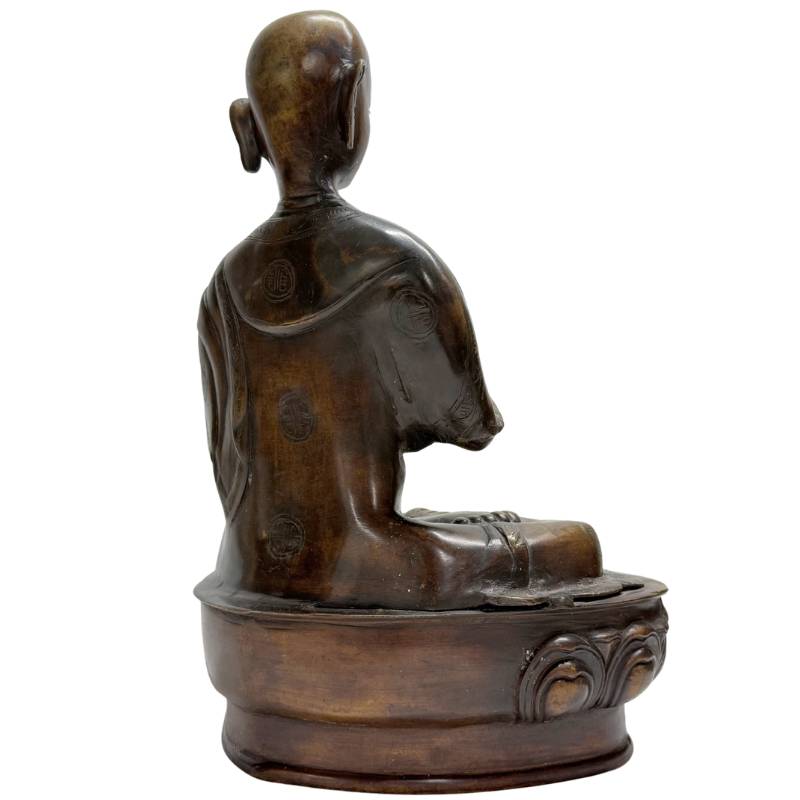 Buddhistischer Lama aus Bronze mit natürlicher Patina