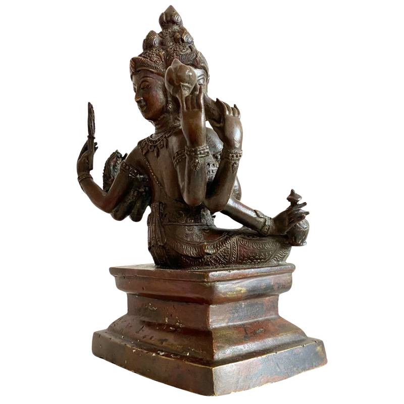 Brahma-Statue mit Krone und rituellen Attributen aus vergoldeter Bronze