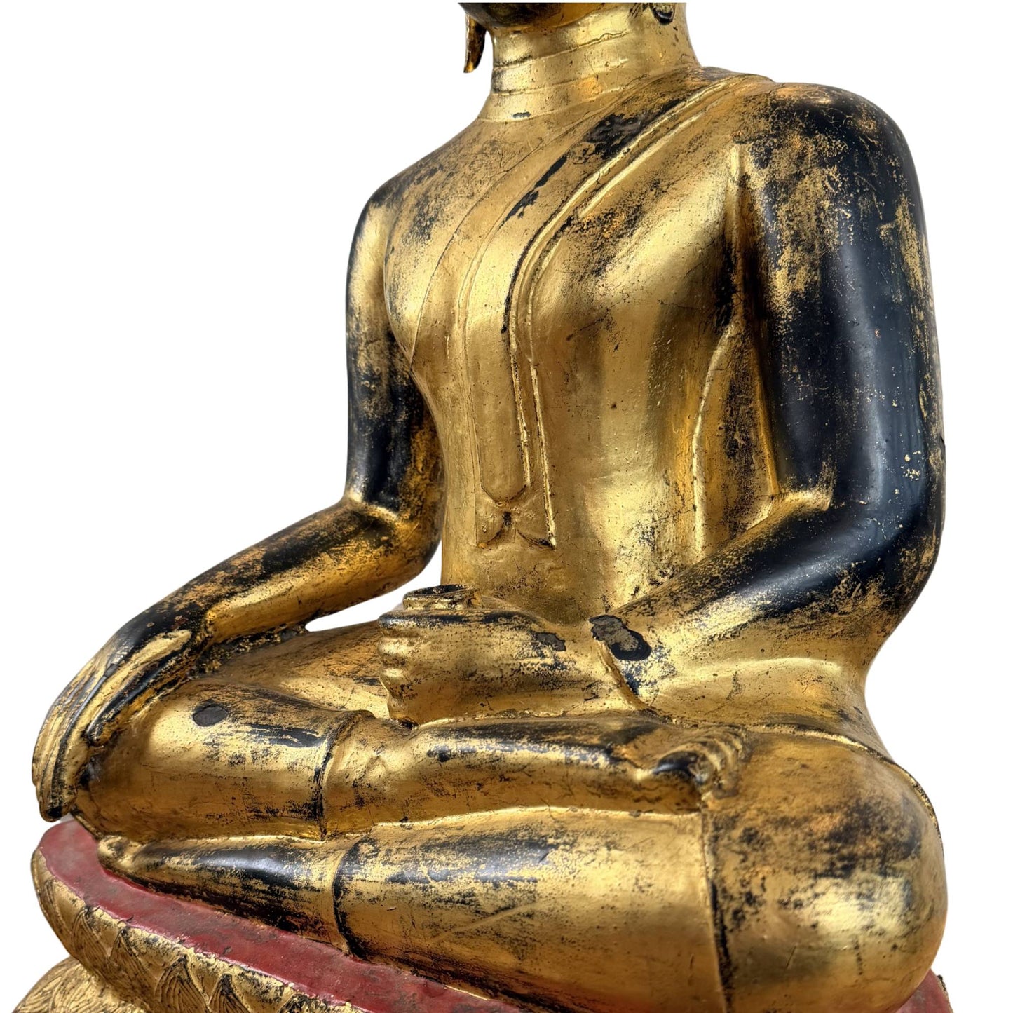 Rückseite einer Buddha-Statue aus Bronze mit Feuervergoldung, schwarzen Gebrauchsspuren und alten Patinaschichten