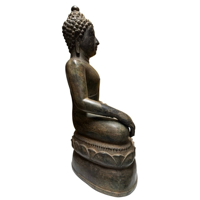Bronzebuddha in Bhumisparsha-Mudra als Symbol für Standhaftigkeit, Schutz und Erleuchtung