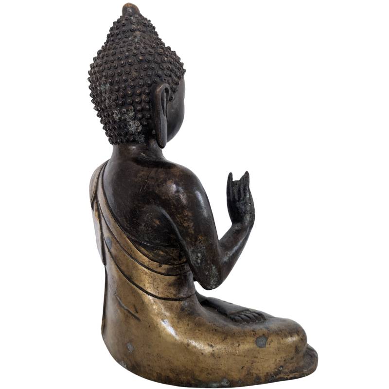 Detail einer chinesischen Buddha-Statue aus Bronze mit Resten von Feuervergoldung
