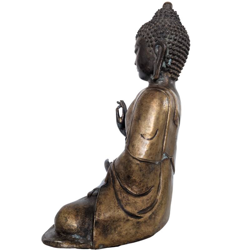 Detail des Kopfes mit Haarstruktur und Lackverzierungen an einer chinesischen Buddha-Statue