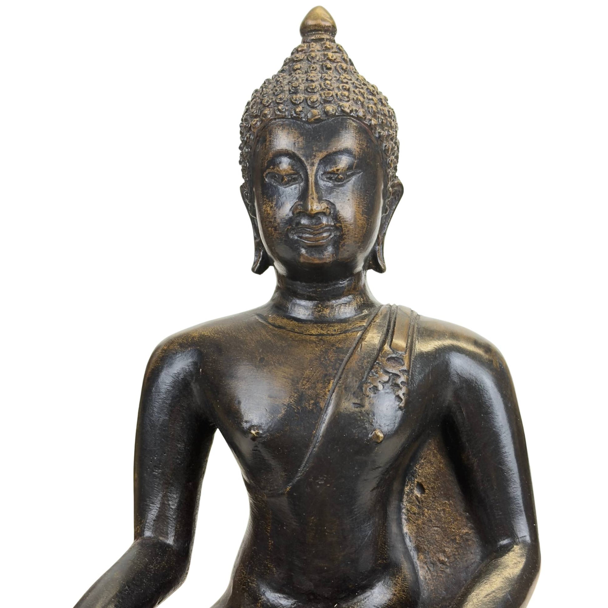 Bronzebuddha mit einem heiteren und zeitlosen Erscheinungsbild