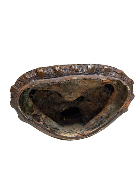 Offener Boden mit originalem Kern und natürlicher Korrosion aus Himalaya-Bronze-Buddha