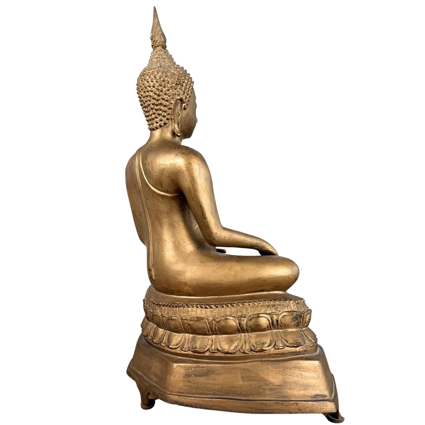 Bronzene Buddha-Statue im thailändischen Tempelstil mit klassischem Lotussockel