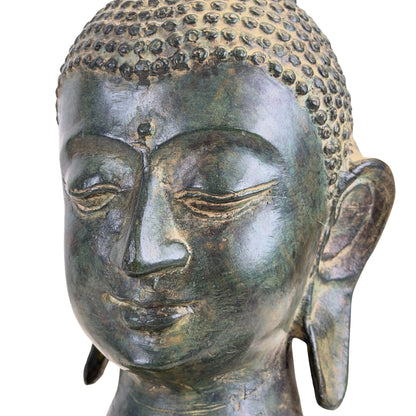 Detail der linken Seite des Gesichts einer bronzenen Buddha‑Statue aus Thailand.