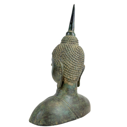 Rechtes Profil einer bronzenen Buddha-Statue aus Thailand im Sukhothai-Stil.