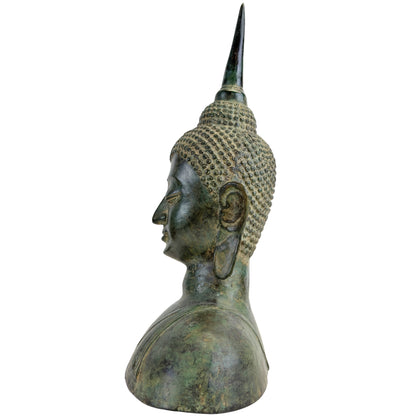 Bronzene Buddha-Statue aus Thailand im Sukhothai-Stil, rechts vorne.