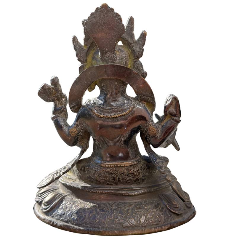 Rückseite: Rückansicht der bronzenen Ganesha-Statue mit sichtbaren Details der Krone und des Throns.