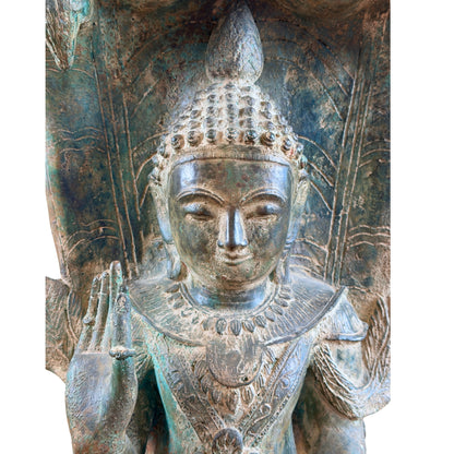 Detail des Gesichts und der Vorderseite des Bronze-Mucalinda-Naga-Buddhas