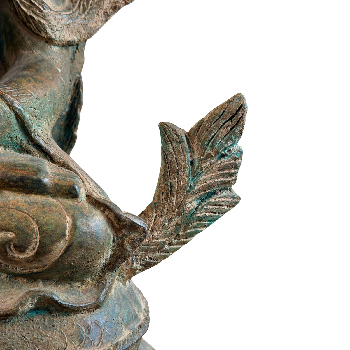 Detail des rechten Blattornaments und des Schlangensockels des Bronze-Naga-Buddhas