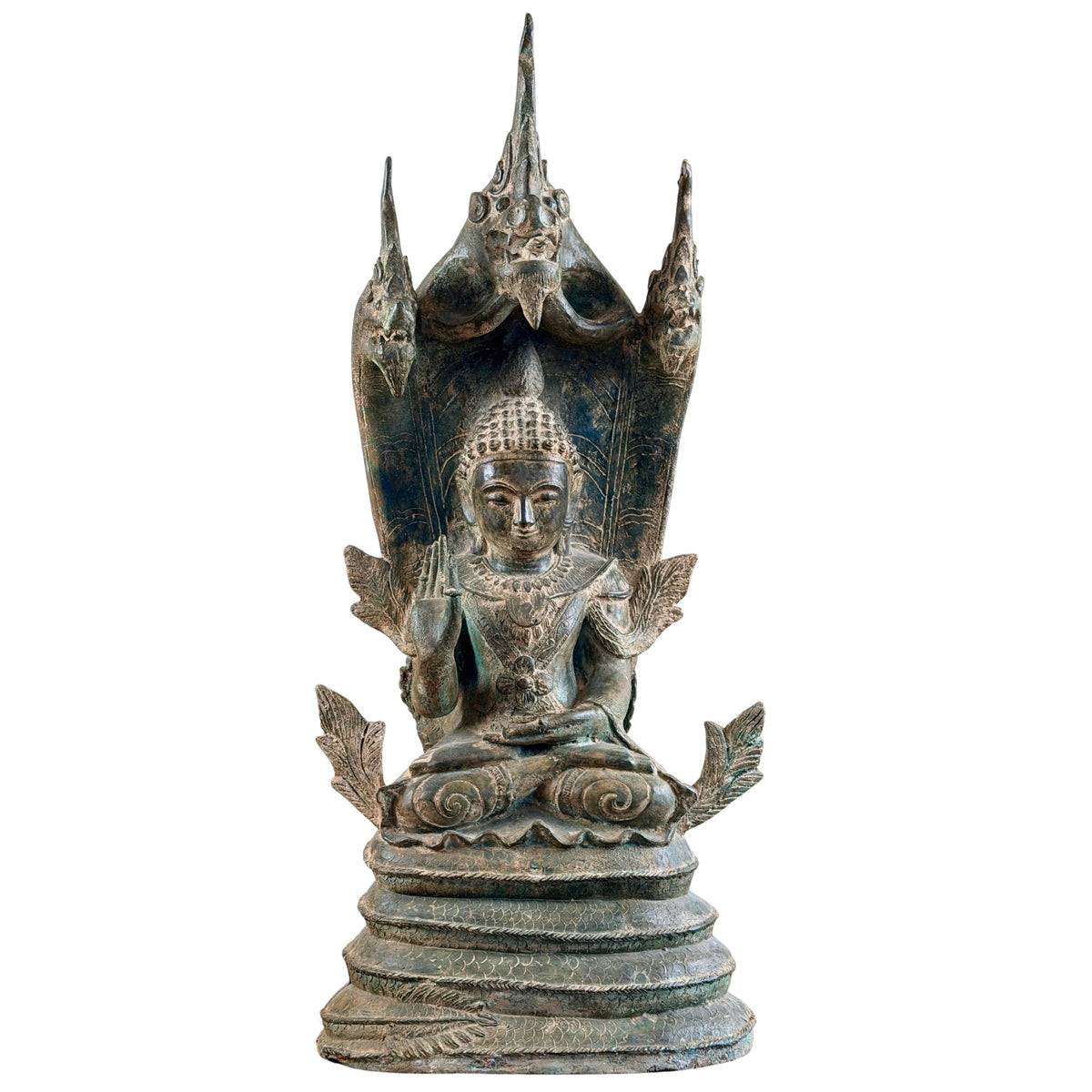Grote bronzen Mucalinda Naga Boeddha, vooraanzicht
