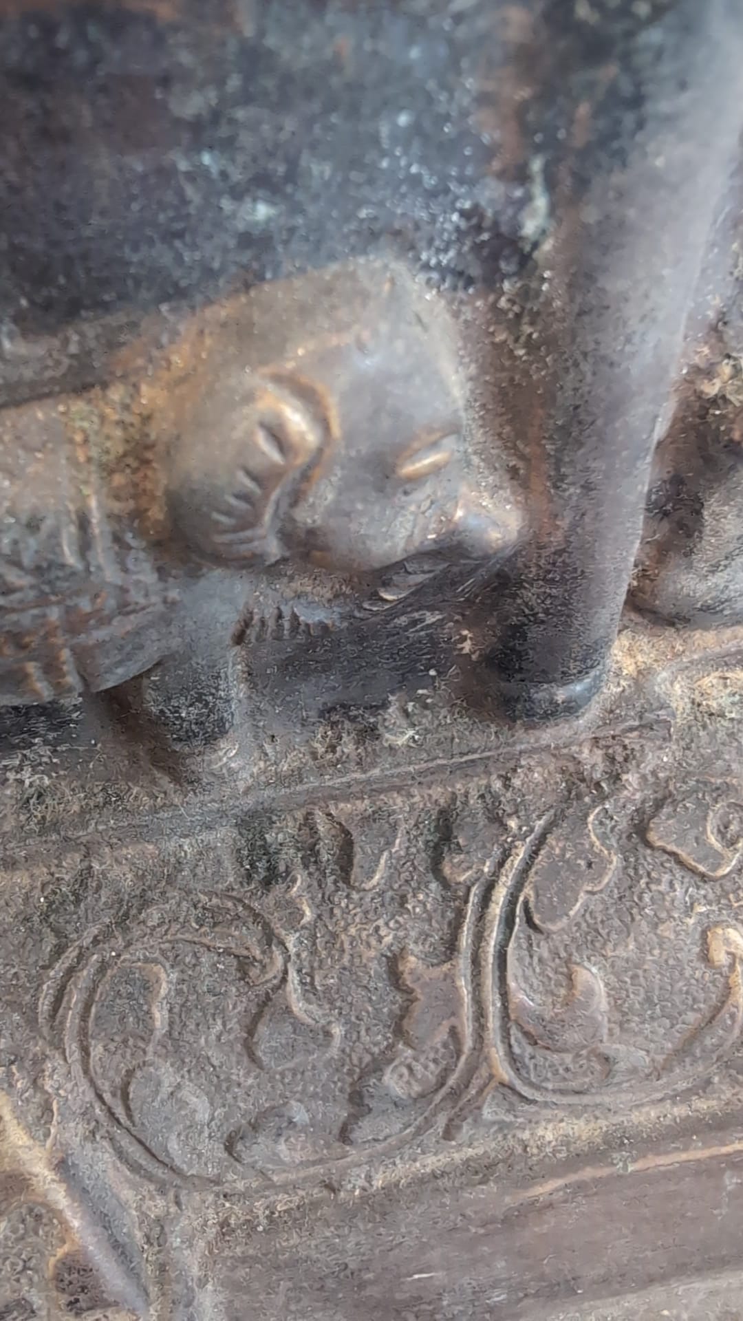 Buddha-Tempel aus Bronze im Himalaya mit authentischer Patina