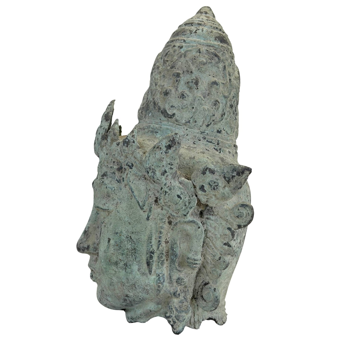 Bronzener Vishnu-Kopf mit alter Korrosion und Mineralablagerungen