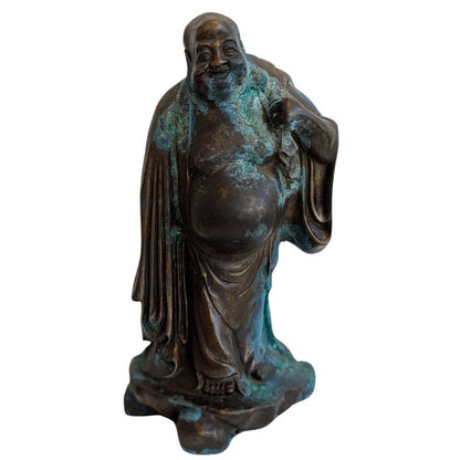 Chinesische bronzene Budai‑Statue mit lachendem Ausdruck und tiefer Patina
