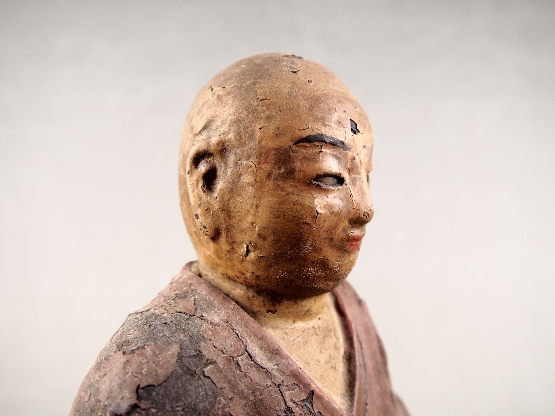 Holzstatue eines japanischen buddhistischen Mönchs