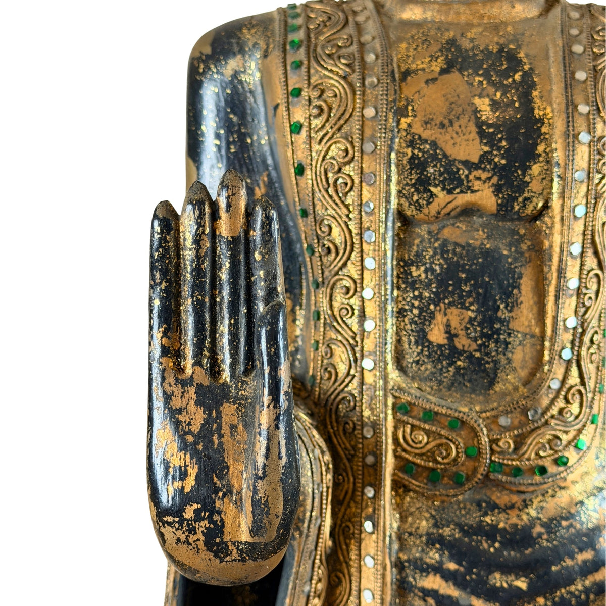 Detail van de rechterhand in Abhaya mudra