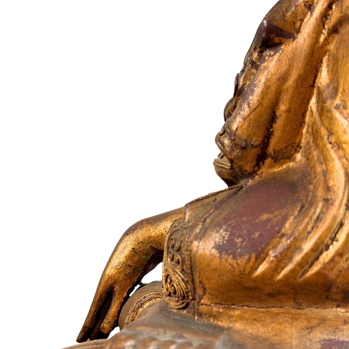 Detail von Arm und Gewand mit vergoldeter Ornamentik und Glaseinlagen