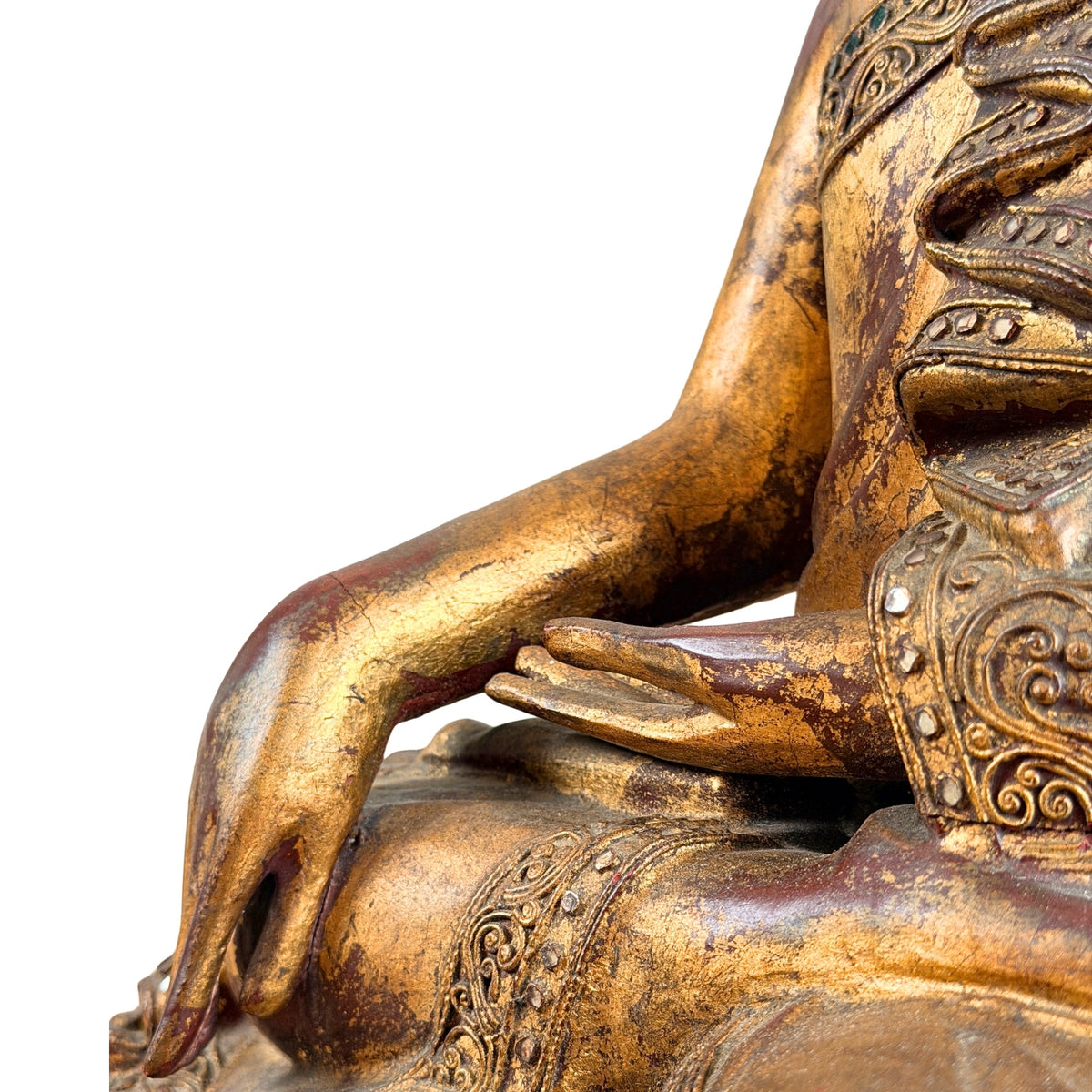 Nahaufnahme der reich geschnitzten Gewanddekoration auf dem Rücken