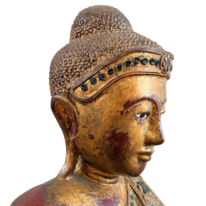 Rechtes Profil des vergoldeten Shan-Buddha-Kopfes mit Glaseinlagen