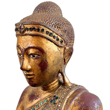 Rückwärtige Dreiviertelansicht des vergoldeten hölzernen Shan-Buddhas