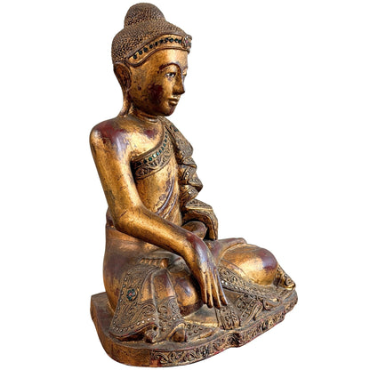 Dreiviertelansicht rechts des burmesischen hölzernen Shan-Buddhas