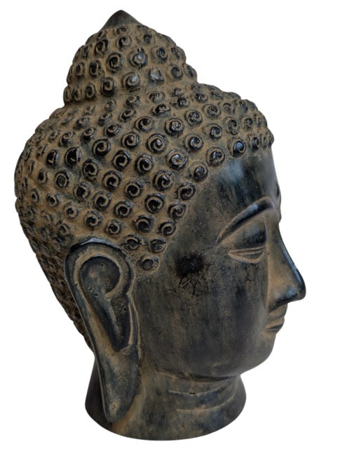 Chinesischer Buddha-Kopf aus Bronze innerhalb der buddhistischen Kunsttradition