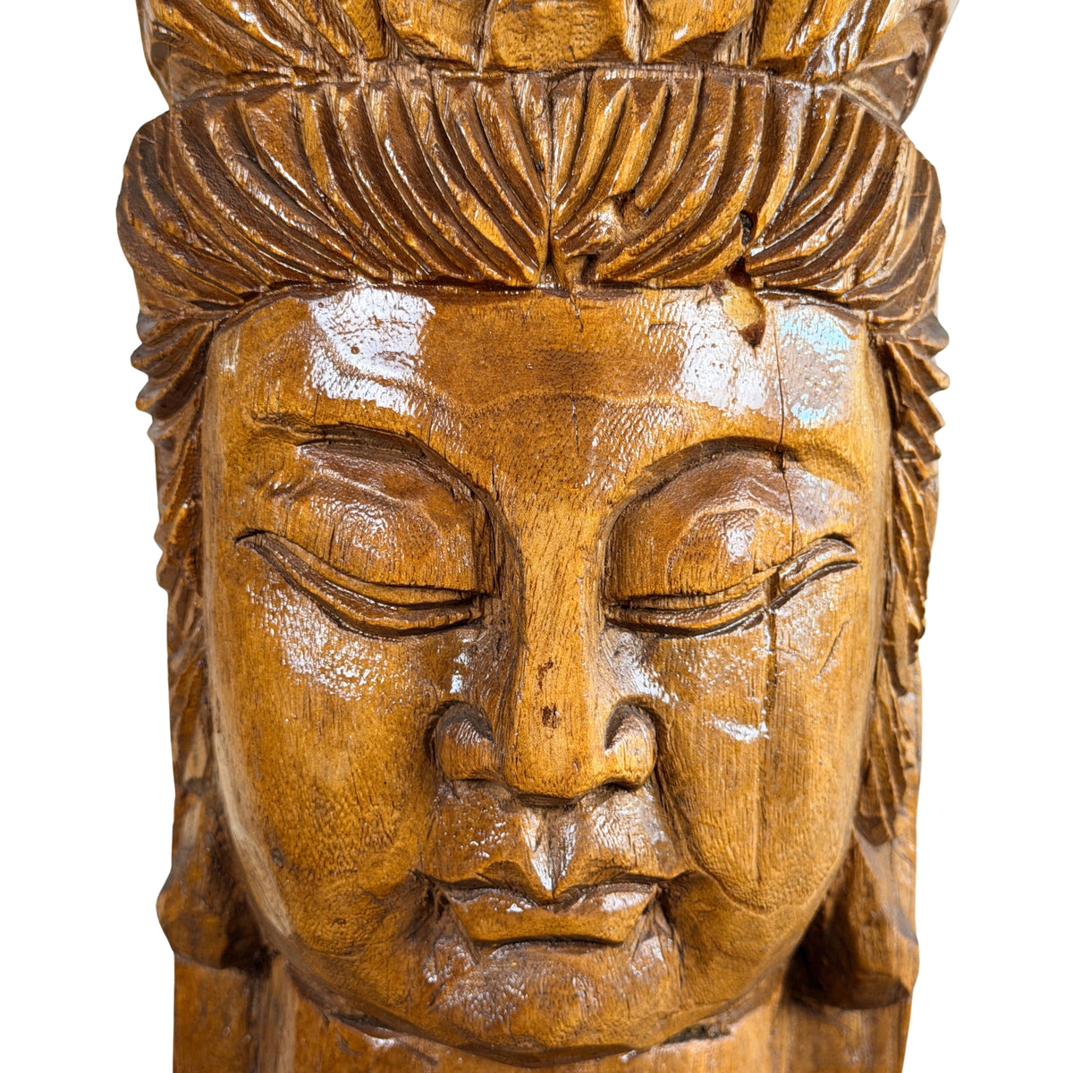 Gesicht des Guanyin-Kopfes mit gesenkten Augen