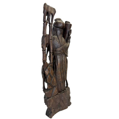 Große chinesische Holzskulptur (43 cm) von einer unsterblichen Figur mit einem Hirschkalb.