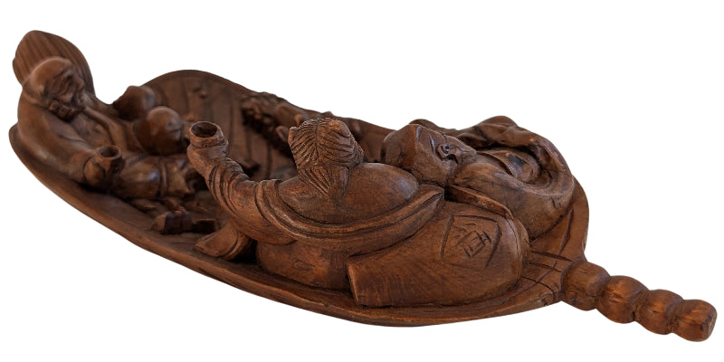 Detail einer Holzschnitzerei eines chinesischen Kunstobjekts aus dem 19. Jahrhundert mit Unsterblichen in einem Boot
