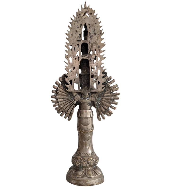 Bronzene Guanyin-Statue aus China mit esoterischer Form und Tempelikonographie