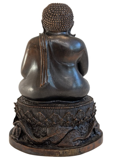 Detail des Oberkörpers einer chinesischen Buddha-Statue aus Bronze aus dem 19. Jahrhundert