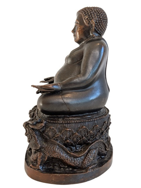 Seitenansicht einer chinesischen Buddha-Statue aus Bronze aus dem 19. Jahrhundert mit Drachensockel