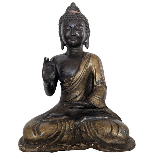 Chinesische Buddha-Statue aus Bronze, sitzend in Vitarka-Mudra, mit Resten von Vergoldung