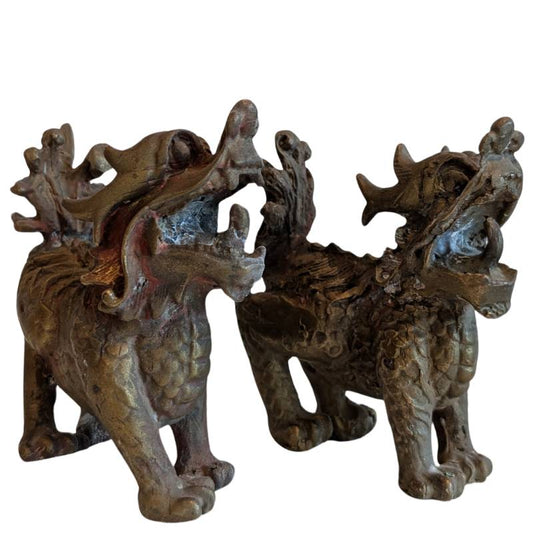Zwei chinesische Bronze-Foo-Hunde, dargestellt als sitzendes Paar