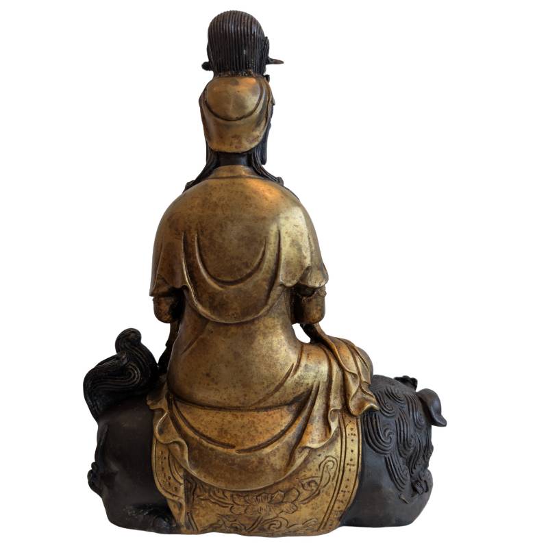 Chinesische Bronzefigur der Guanyin mit schützendem Löwen