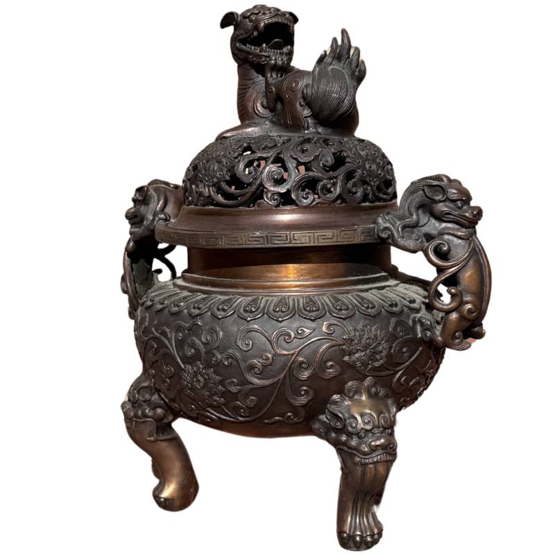 Chinesischer Räuchergefäß aus Bronze mit floralen Gravuren